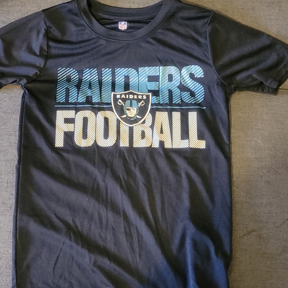 Boys youth size 8 raiders tshirt